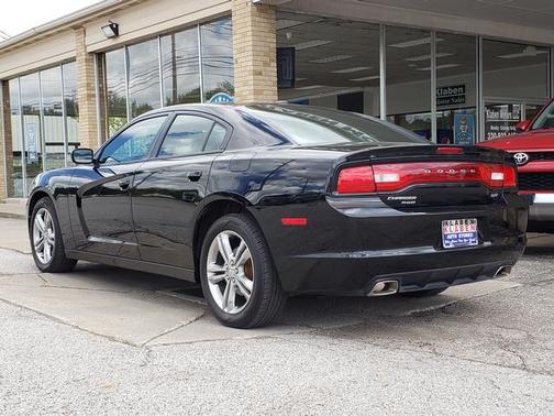 Pitch Black 2014 Dodge Charger SXT