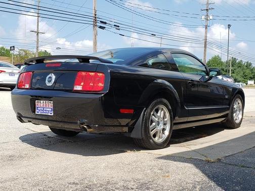 2005 Ford Mustang GT Premium