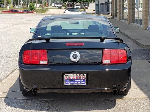 2005 Ford Mustang GT Premium