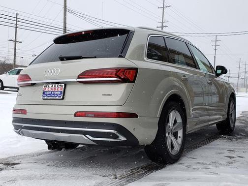 2021 Audi Q7 45 Premium Plus