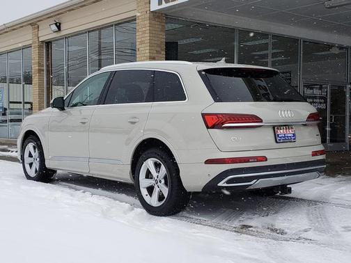 2021 Audi Q7 45 Premium Plus