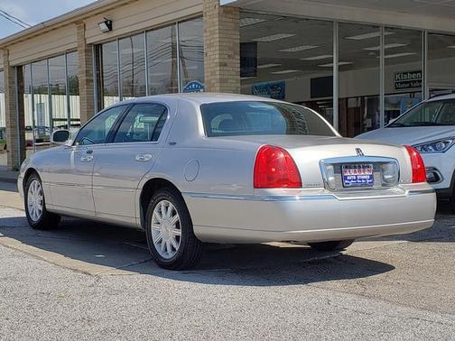 2010 Lincoln Town Car Signature
