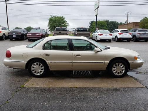2002 Lincoln Continental 4dr Sdn Base