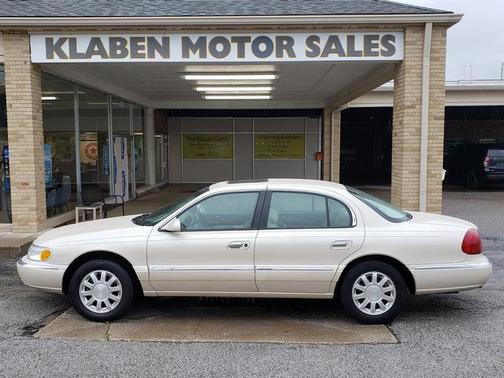 2002 Lincoln Continental 4dr Sdn Base