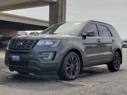 Magnetic Metallic 2017 Ford Explorer XLT