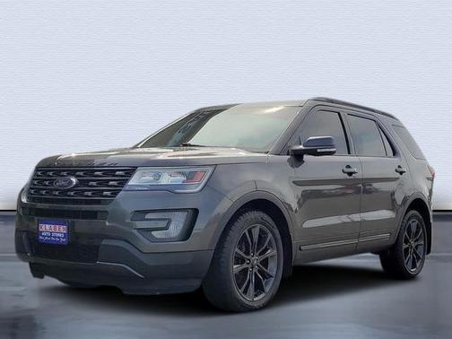 Magnetic Metallic 2017 Ford Explorer XLT