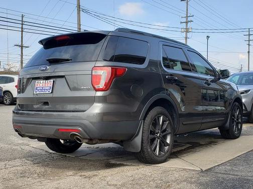 Magnetic Metallic 2017 Ford Explorer XLT