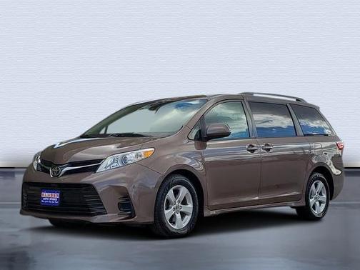 2018 Toyota Sienna LE