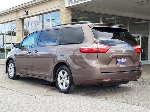 2018 Toyota Sienna LE