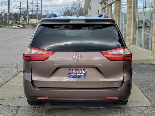 2018 Toyota Sienna LE
