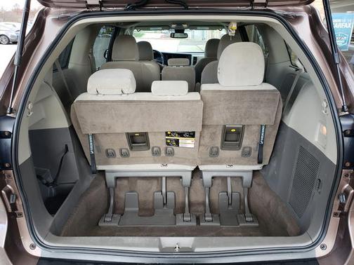 2018 Toyota Sienna LE