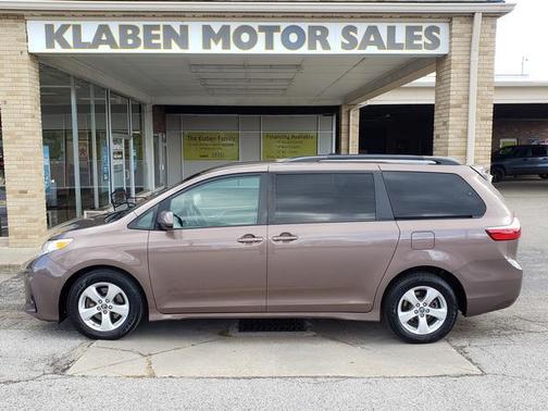 2018 Toyota Sienna LE