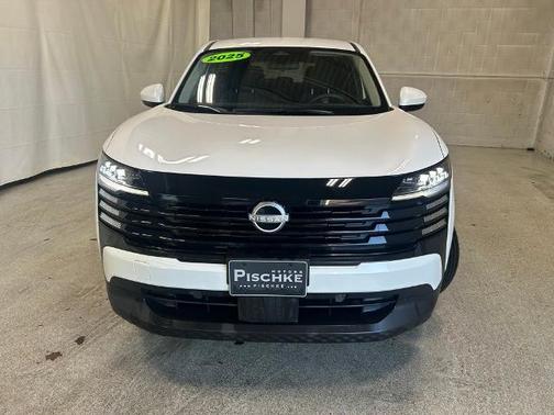 Aspen White Tri 2025 Nissan Kicks SV