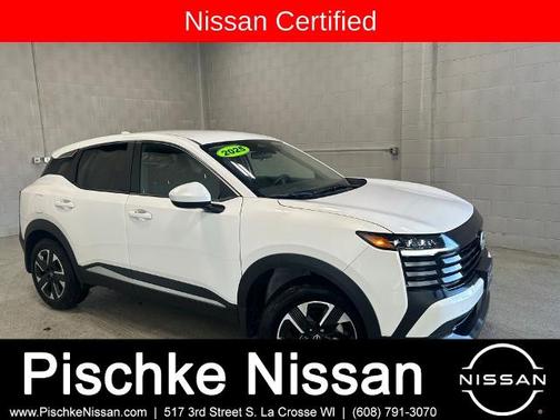 Aspen White Tri 2025 Nissan Kicks SV