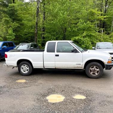 2002 Chevrolet S-10 Base