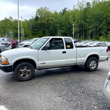 2002 Chevrolet S-10 Base