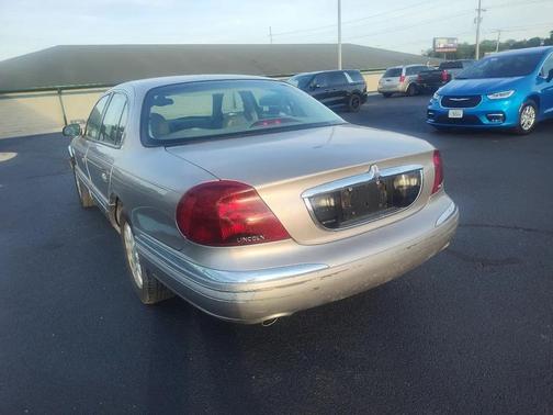 Light Parchment Gold Clearcoat Metallic 2000 Lincoln Continental 4dr Sdn