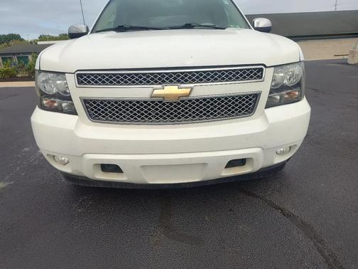 WHITE 2010 Chevrolet Avalanche 1500 LTZ