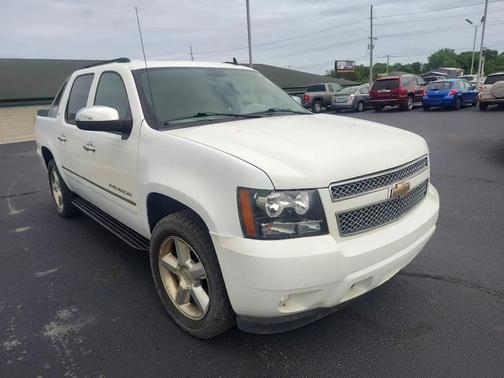 WHITE 2010 Chevrolet Avalanche 1500 LTZ