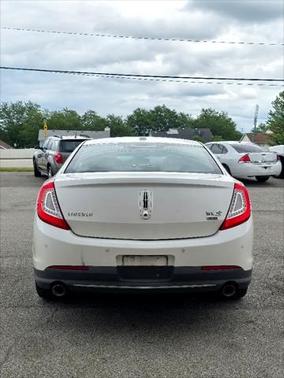 2014 Lincoln MKS Base