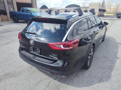 2018 Buick Regal TourX Essence