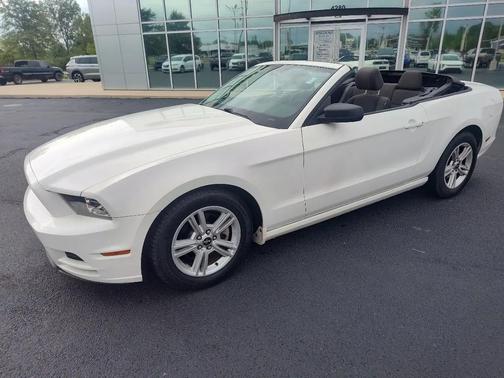 Performance White 2013 Ford Mustang V6