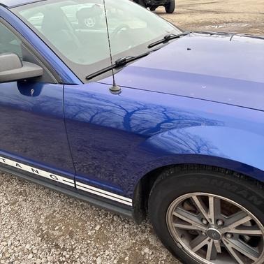 2005 Ford Mustang Deluxe