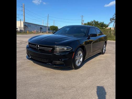 Pitch Black Clearcoat 2016 Dodge Charger SE