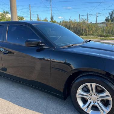 Pitch Black Clearcoat 2016 Dodge Charger SE