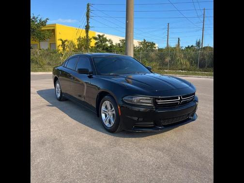 Pitch Black Clearcoat 2016 Dodge Charger SE