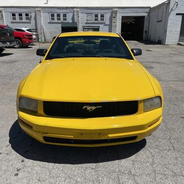 Screaming Yellow Clearcoat 2005 Ford Mustang Deluxe