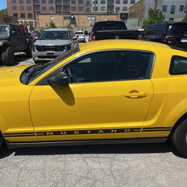 Screaming Yellow Clearcoat 2005 Ford Mustang Deluxe