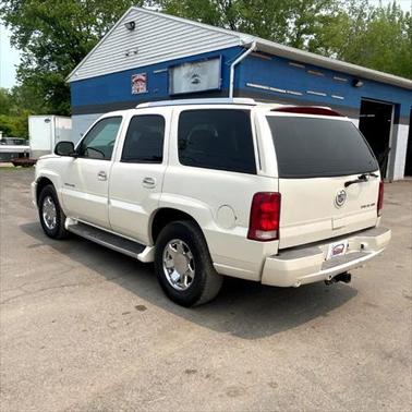 2004 Cadillac Escalade Base
