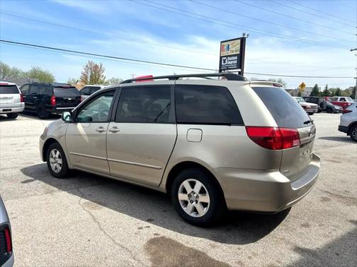 2004 Toyota Sienna CE