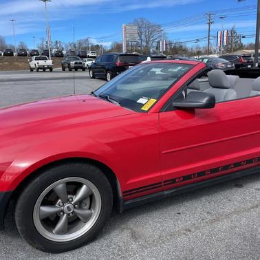 2007 Ford Mustang Deluxe