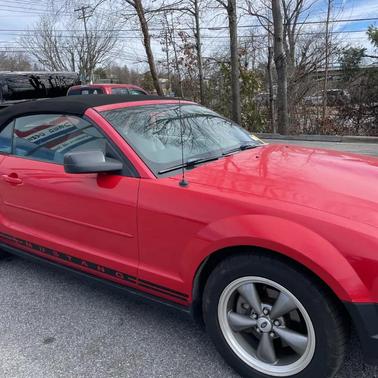 2007 Ford Mustang Deluxe