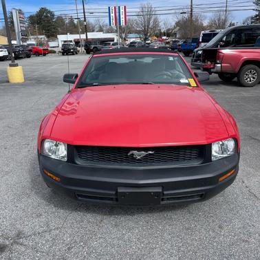 2007 Ford Mustang Deluxe