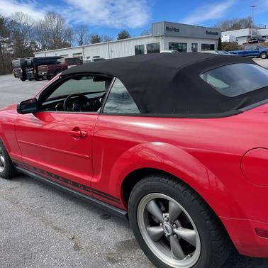 2007 Ford Mustang Deluxe