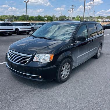 Brilliant Black Crystal Pearlcoat 2016 Chrysler Town & Country Touring