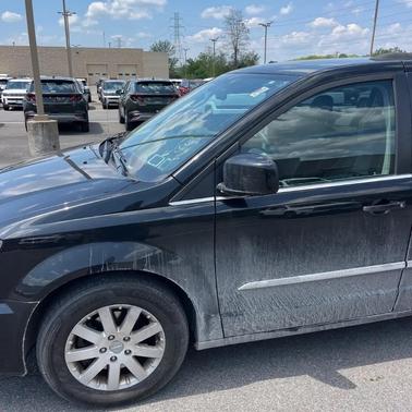 Brilliant Black Crystal Pearlcoat 2016 Chrysler Town & Country Touring