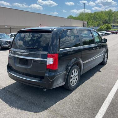 Brilliant Black Crystal Pearlcoat 2016 Chrysler Town & Country Touring