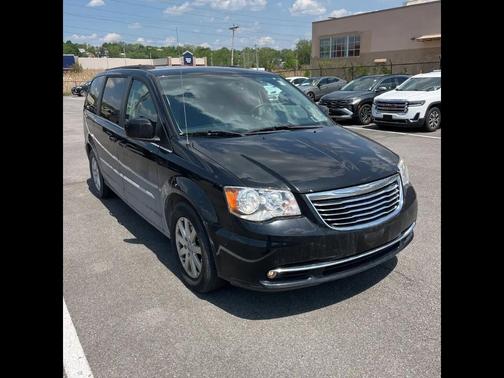 Brilliant Black Crystal Pearlcoat 2016 Chrysler Town & Country Touring