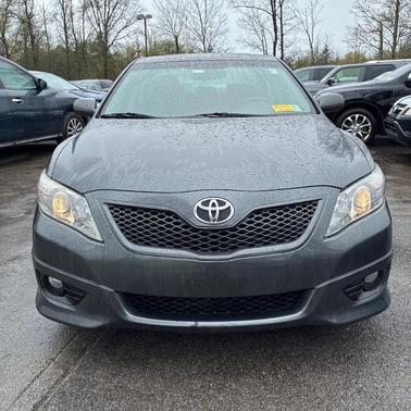 Classic Silver Metallic 2011 Toyota Camry SE