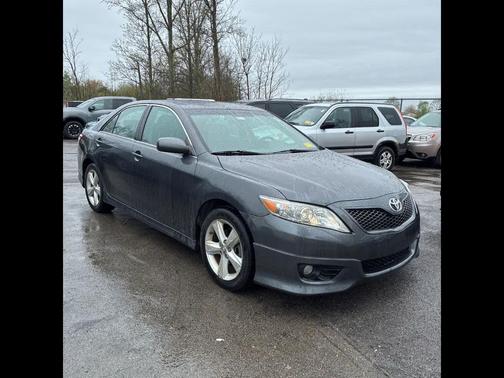 Classic Silver Metallic 2011 Toyota Camry SE