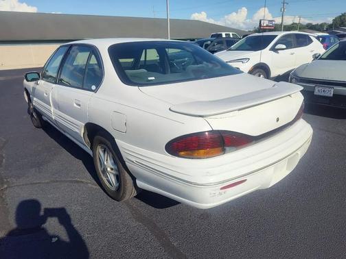 Arctic White 1999 Pontiac Bonneville SE