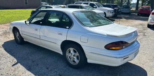 Arctic White 1999 Pontiac Bonneville SE