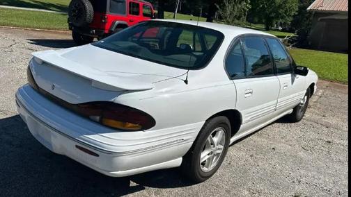 Arctic White 1999 Pontiac Bonneville SE