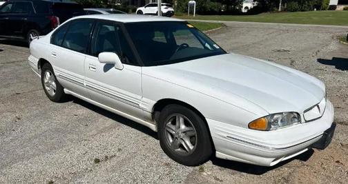 Arctic White 1999 Pontiac Bonneville SE