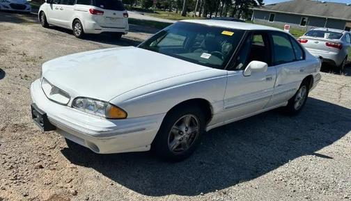 Arctic White 1999 Pontiac Bonneville SE