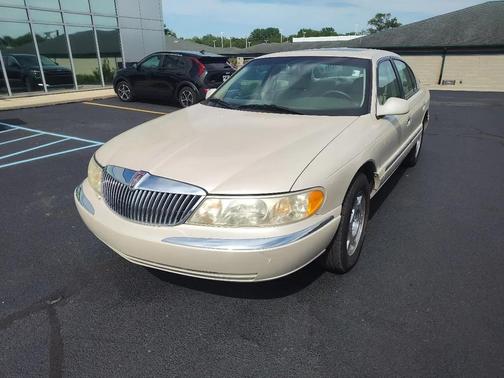 GOLD 1999 Lincoln Continental 4dr Sdn